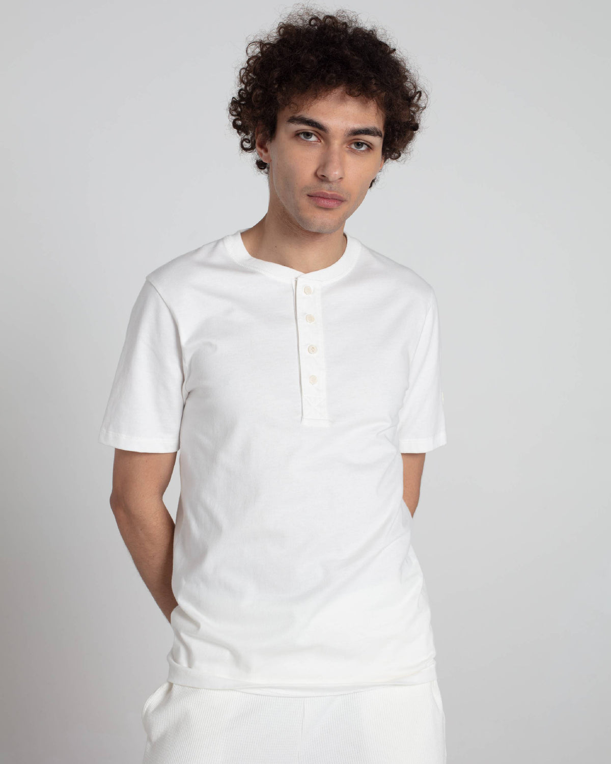 Le Mont St Michel Trenor Henley Tee - Off White | Le Mont St Michel T Shirts | JEANSTORE