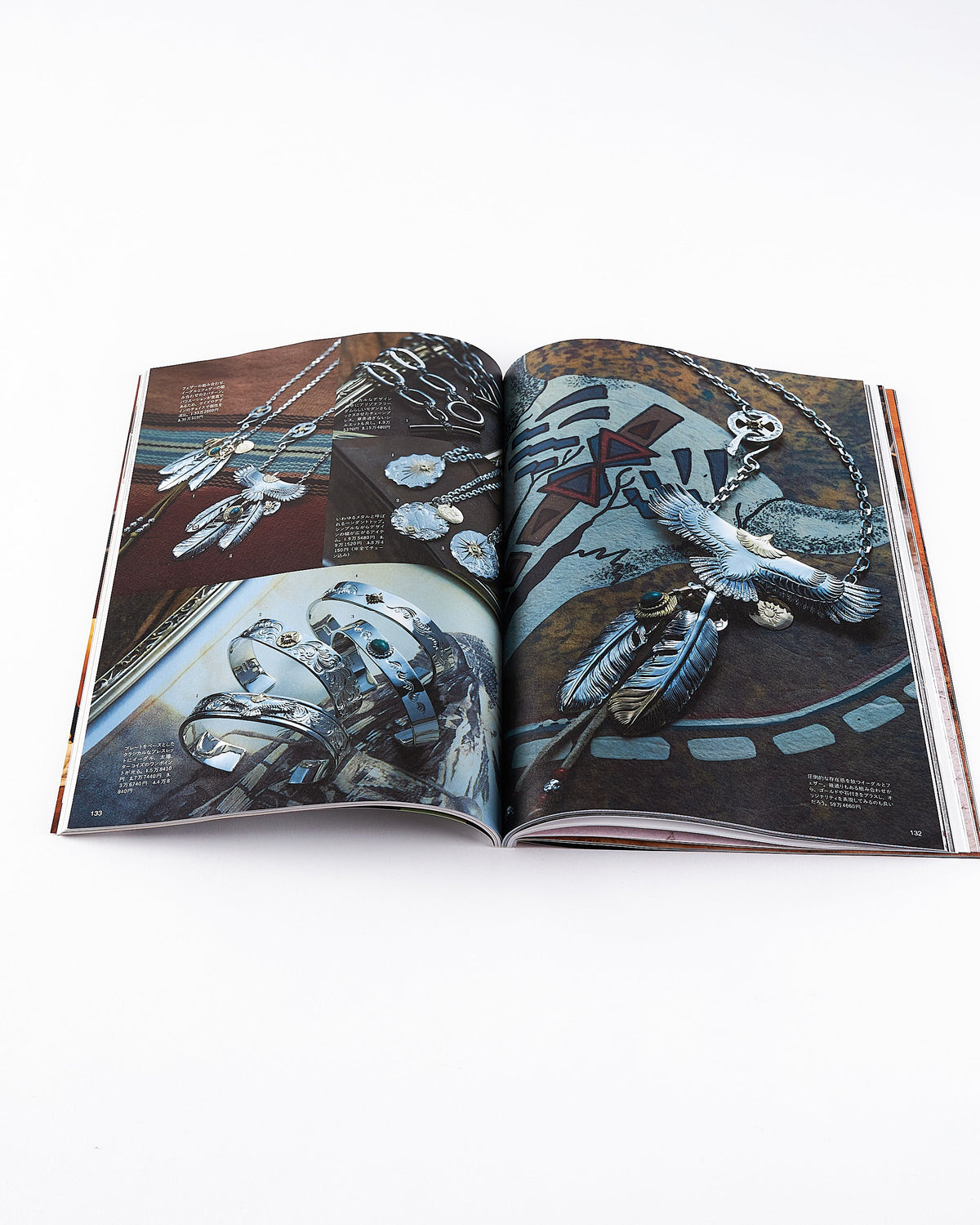 Lightning Magazine Vol. 345 - 2023.1 | World Club Lightning Lifestyle | JEANSTORE