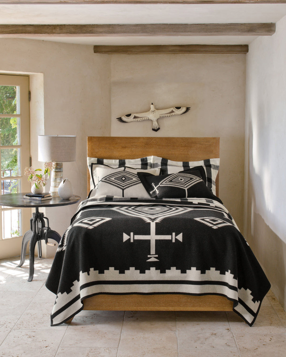 Pendleton Jacquard Unnapped Robe Wool Blanket - Los Ojos Black | Pendleton Lifestyle | JEANSTORE
