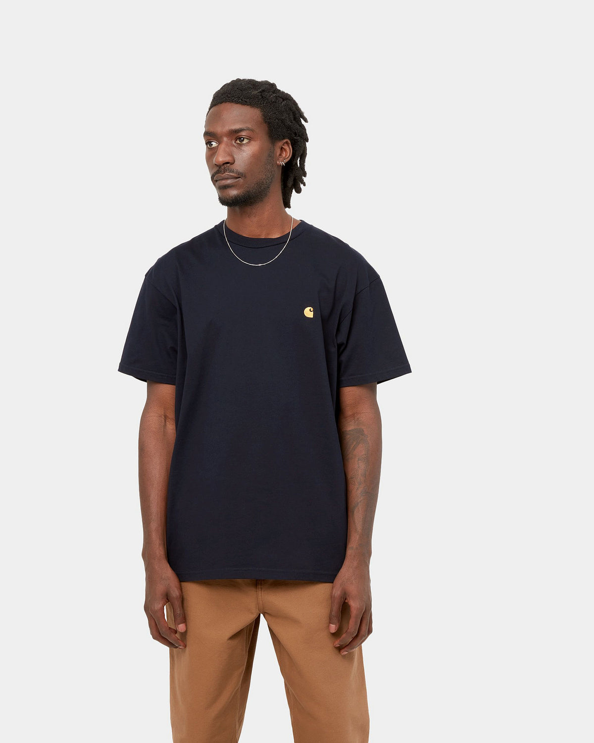 Carhartt WIP S/S Chase Tee - Dark Navy / Gold | Carhartt WIP T Shirts | JEANSTORE